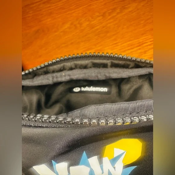 Lululemon Everywhere Belt Bag New York Graphic Black NWT - Picture 7 of 8
